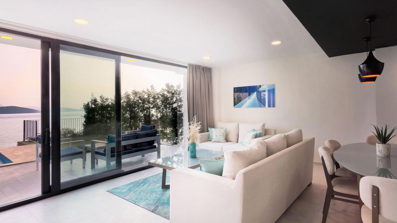 Family Villa with Garden Jacuzzi and Seaview